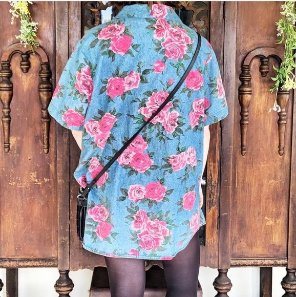 Vintage Fashion Bug Chambray Rose Button-Down - Picture 7 of 8